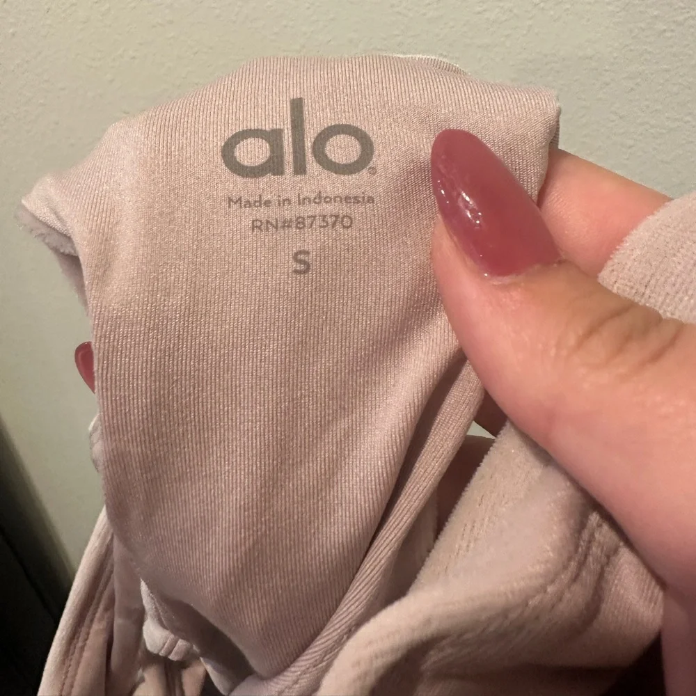 Alo Velour Glimmer Scoop Neck Bra